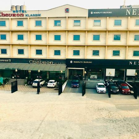 Hotel Chevron Klassik Ludhiana Exterior foto